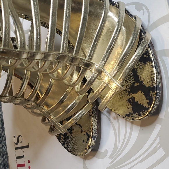 Shi by Journeys Strappy Buckle Peep-toe Heel Boot Sz8 Gold - Picture 7 of 7